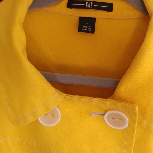 Gap Jacket, yellow, L, barely worn. - Picture 2 of 6